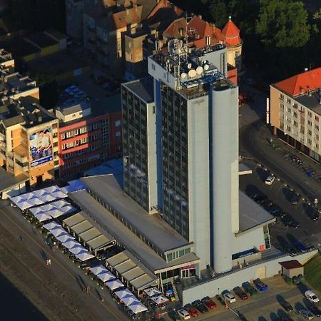 Hotel Osijek Bagian luar foto