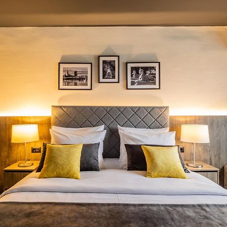 Hotel Osijek Bagian luar foto