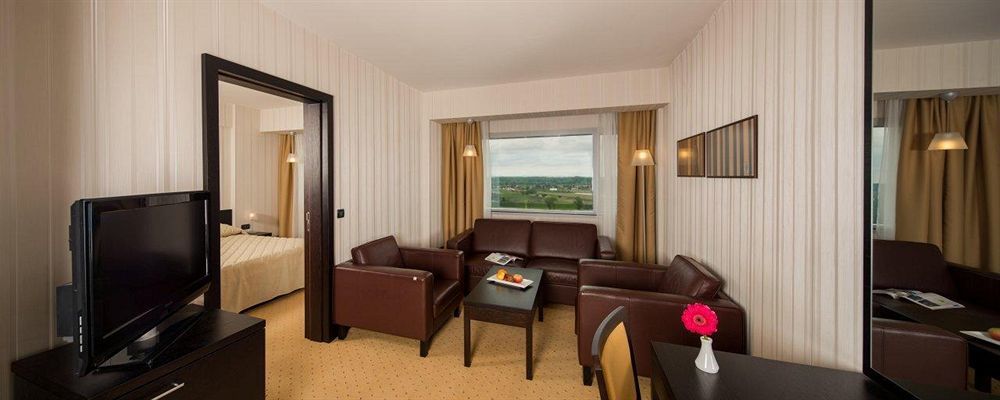 Hotel Osijek Bagian luar foto