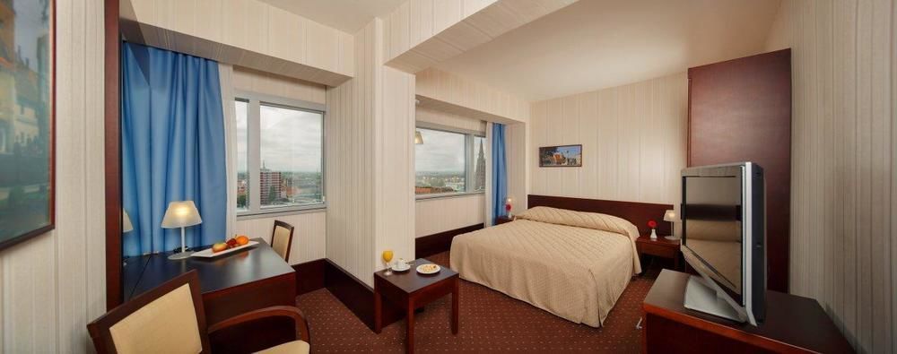 Hotel Osijek Bagian luar foto