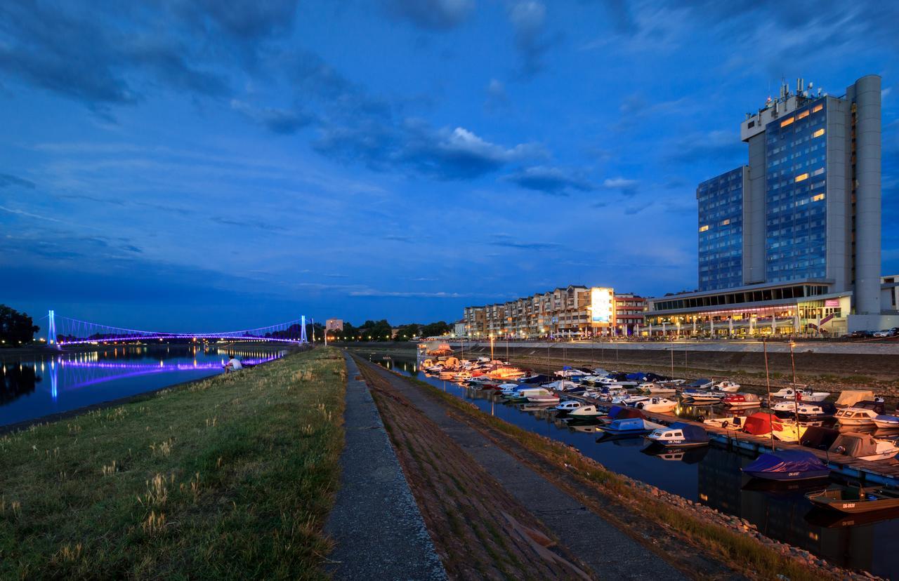 Hotel Osijek Bagian luar foto