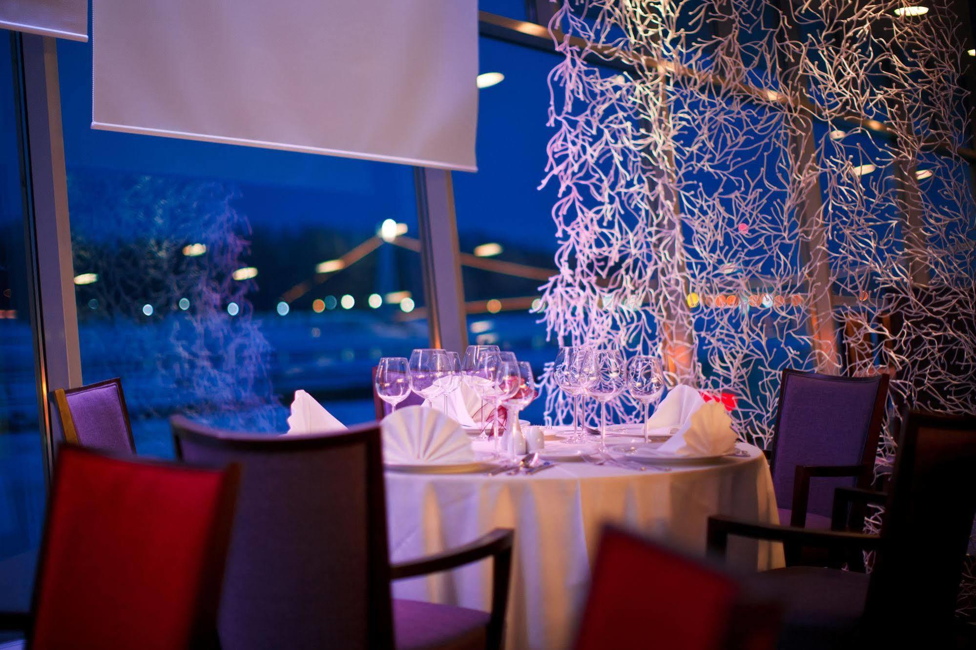 Hotel Osijek Bagian luar foto