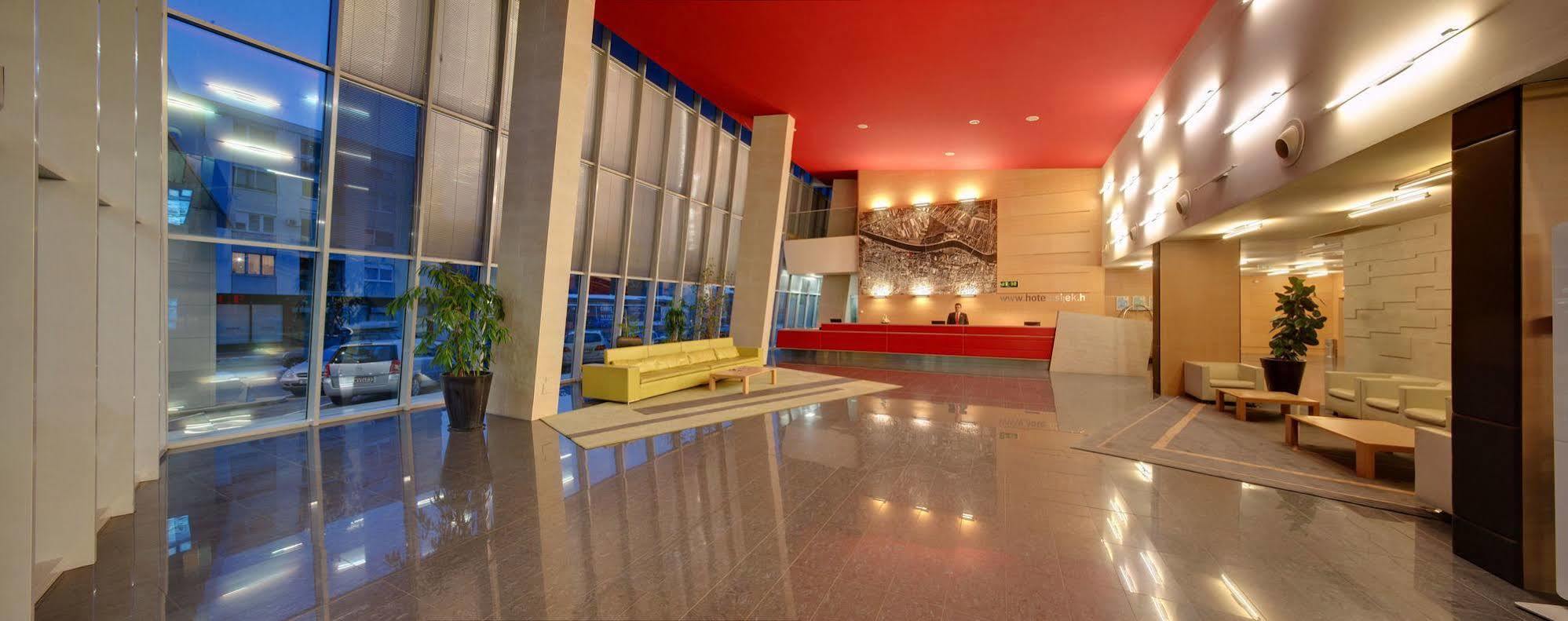 Hotel Osijek Bagian luar foto